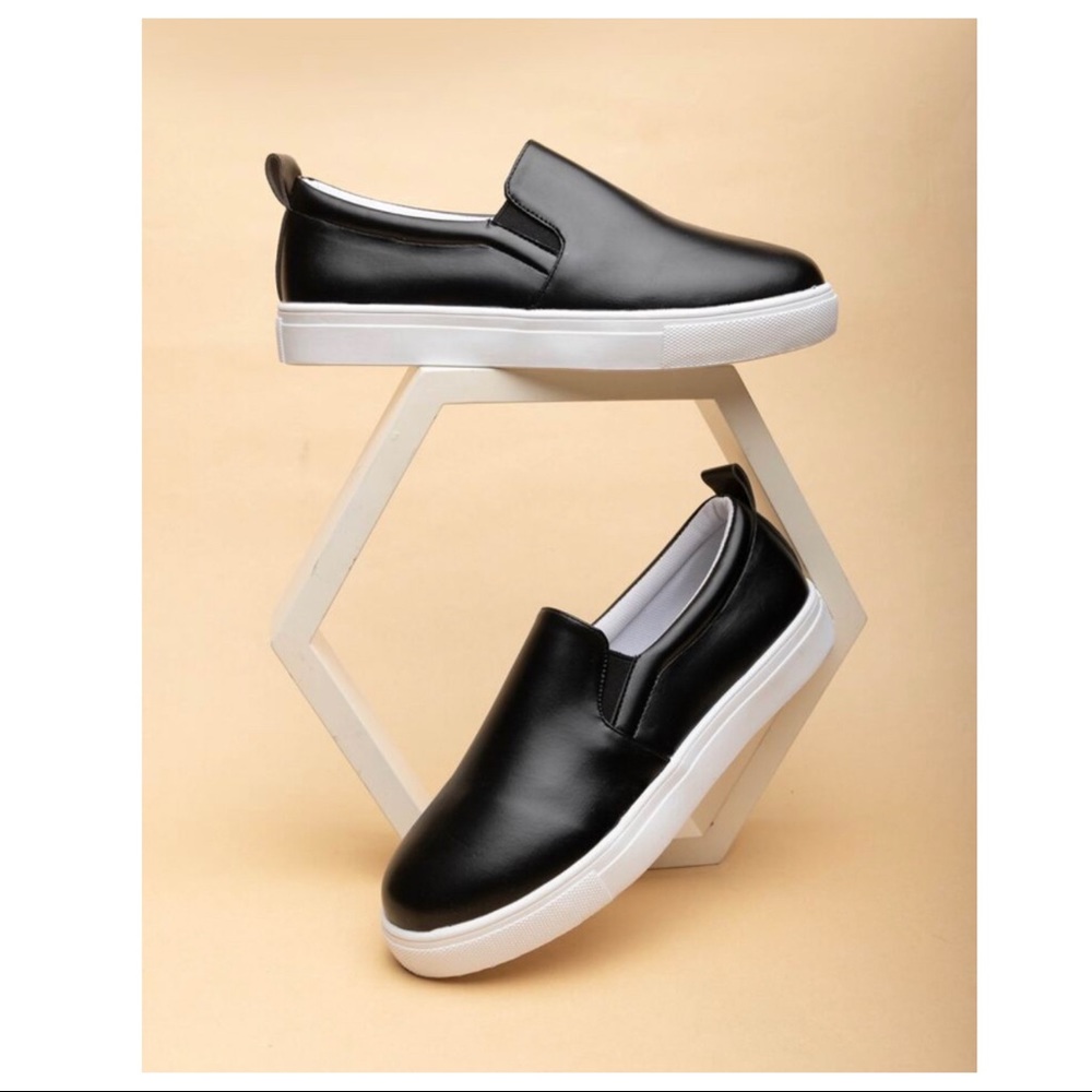 NWOT Round Toe Leatherette Slip On Sneaker